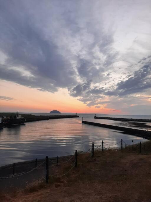 Stunning Riverside Town House With Views Ayrshire Girvan Luaran gambar